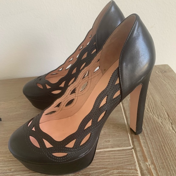Red V Valentino Shoes - SZ 38 US 7.5 Red V Valentino Vintage Black 5” Heels